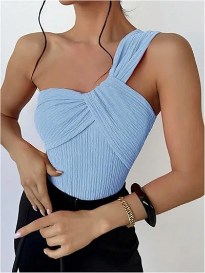 بدلة نسائية بكتف واحد ملتوي من الأمام بدون أكمام وغير متماثلة